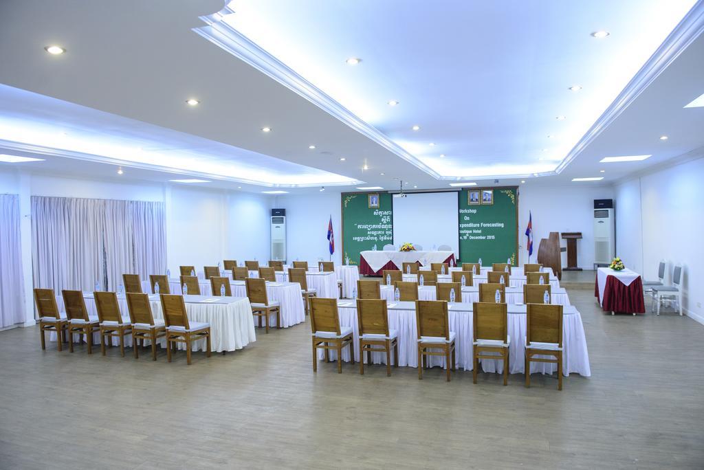 Oc Hotel Сиханоуквил Екстериор снимка